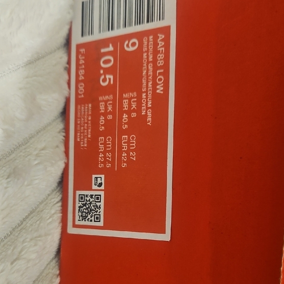 Nike Gray and White Athletic Shoes - Picture 2 of 5